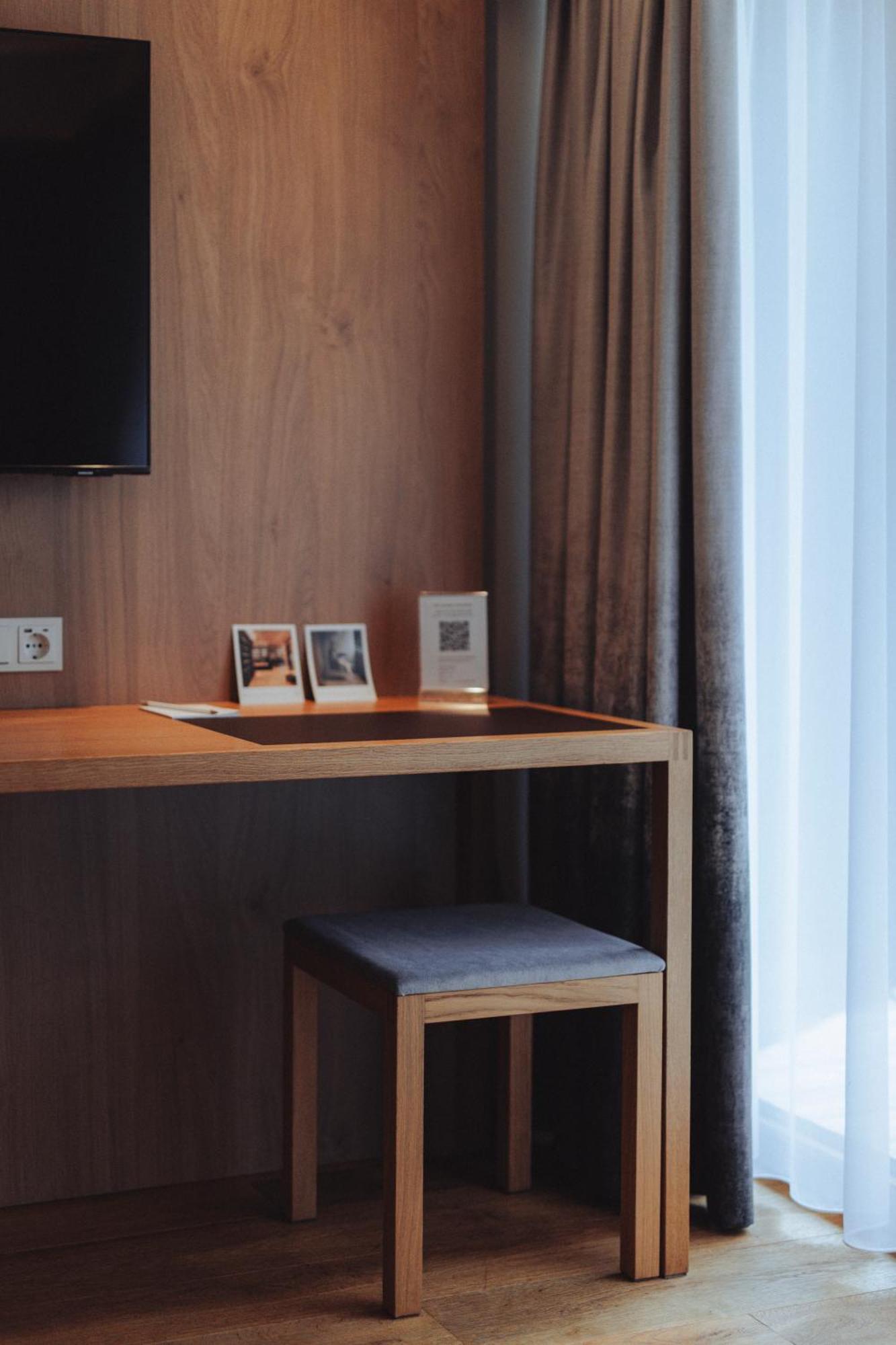 Doppelzimmer mit Balkon und Bergblick – barrierefreier Zugang